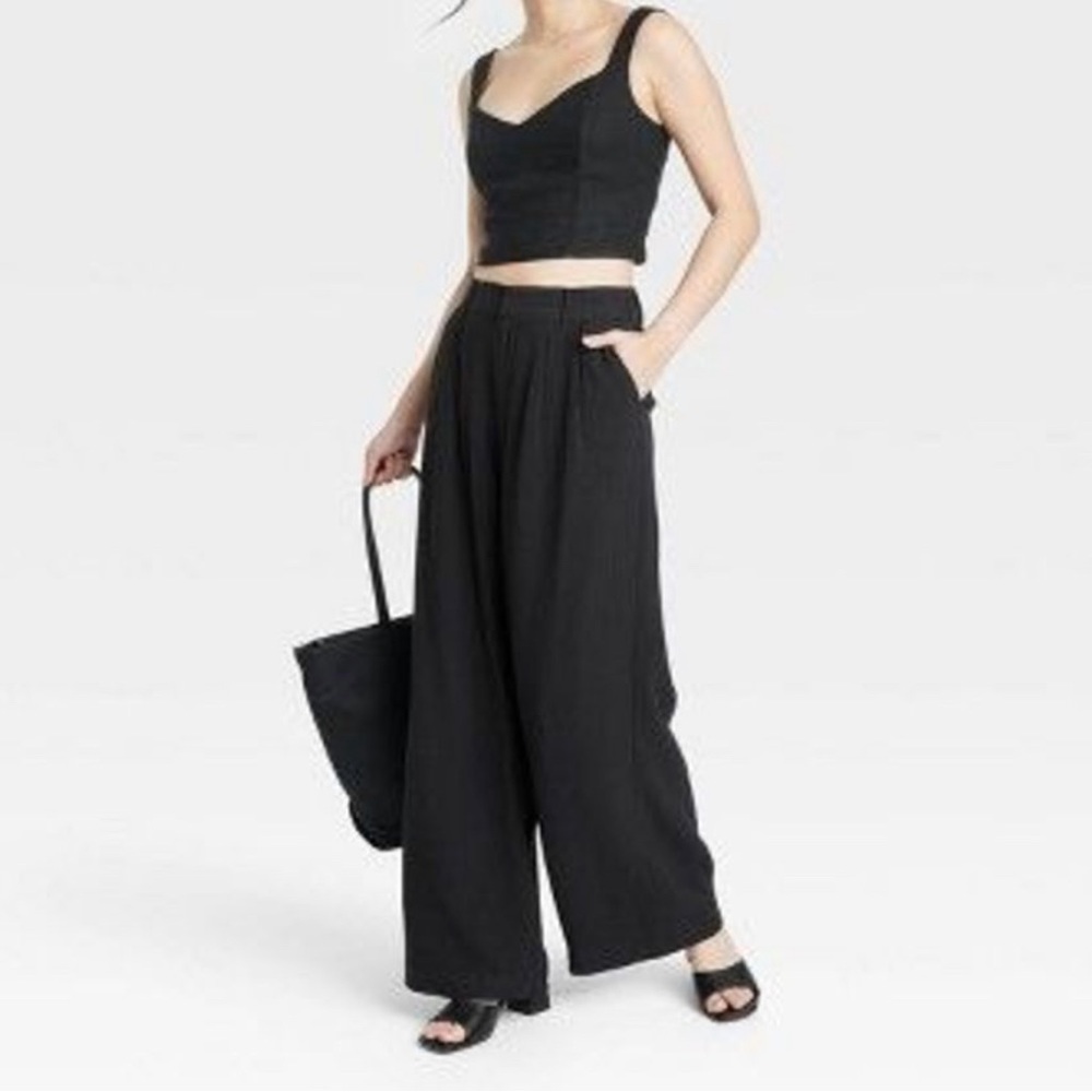 Size 6, wide leg trouser. 90% rayon fabric. Never worn, brand new without tags.